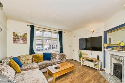 2 bedroom maisonette for sale, Weston Court, Denmark Road, Kingston upon Thames, KT1