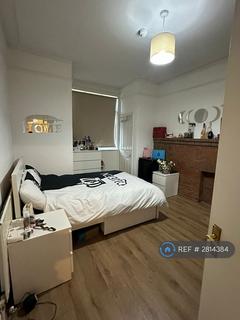1 bedroom in a house share to rent, York Road, London, N11