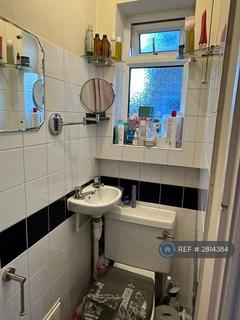 1 bedroom in a house share to rent, York Road, London, N11