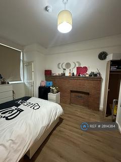 1 bedroom in a house share to rent, York Road, London, N11