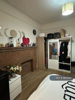 1 bedroom in a house share to rent, York Road, London, N11