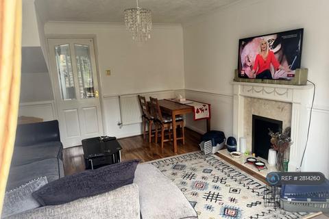 2 bedroom semi-detached house to rent, Troon Close, Thamesmead, SE28