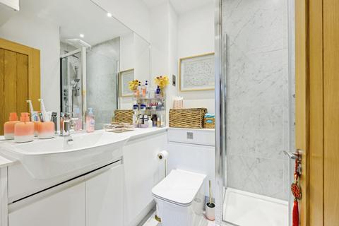 1 bedroom flat for sale, Station Road, Redhill, Surrey, RH1