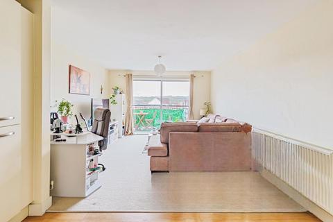 1 bedroom flat for sale, Canalside, Redhill, Surrey, RH1
