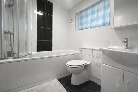 1 bedroom apartment for sale, Harris Close, Greater London TW3