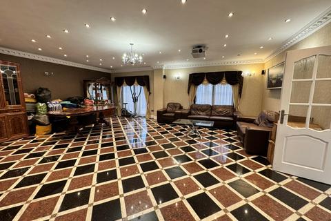 undefined, Spring Grove Road, Isleworth TW7