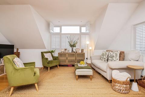 2 bedroom flat for sale, Old Woking Road, West Byfleet, Surrey, KT14