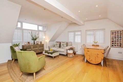 2 bedroom flat for sale, Old Woking Road, West Byfleet, Surrey, KT14