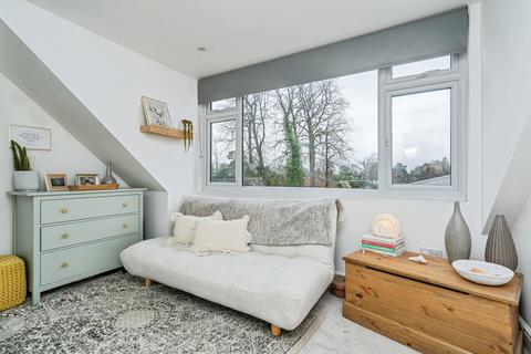 2 bedroom flat for sale, Old Woking Road, West Byfleet, Surrey, KT14
