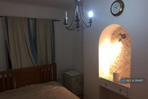 1 bedroom flat to rent, High Street Harlesden, London, NW10
