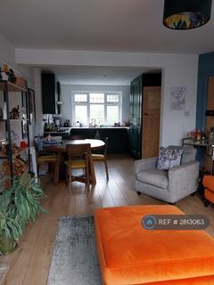 1 bedroom in a flat share to rent, Dukes Avenue, Harrow, HA1