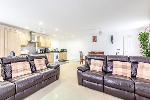 2 bedroom flat for sale, Howden Drive, Surrey KT15