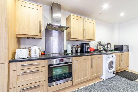 2 bedroom flat for sale, Howden Drive, Surrey KT15