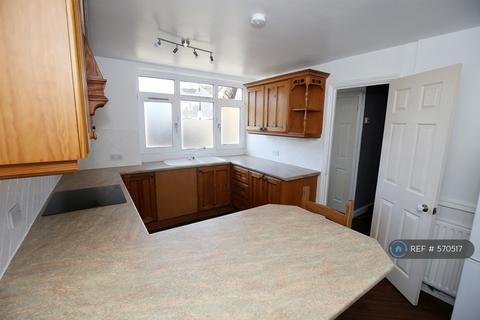 3 bedroom semi-detached house to rent, Turnpike Close, London, SE8