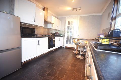 3 bedroom terraced house to rent, Buntingbridge Road, IG2 7LW