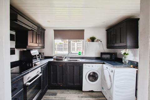 2 bedroom semi-detached house for sale, Willow Road, Doncaster, South Yorkshire, DN6