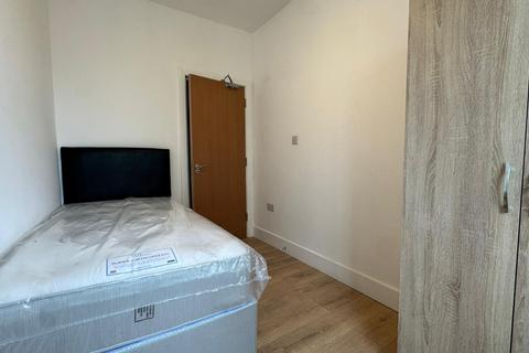 1 bedroom in a house share to rent, Room 2, The Broadway, Greenford, UB6
