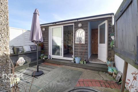 3 bedroom terraced house for sale, Tennyson Avenue, King's Lynn