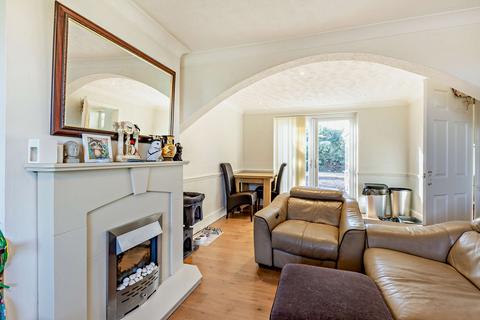 3 bedroom end of terrace house for sale, Farnborough Road, Clifton NG11
