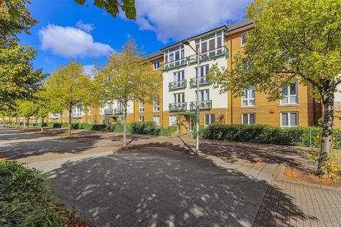 2 bedroom duplex to rent, Vellacott Close, Cardiff CF10
