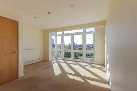 2 bedroom duplex to rent, Vellacott Close, Cardiff CF10