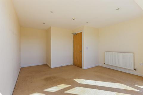 2 bedroom duplex to rent, Vellacott Close, Cardiff CF10