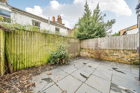 2 bedroom flat for sale, Tregothnan Road, Clapham, London, SW9