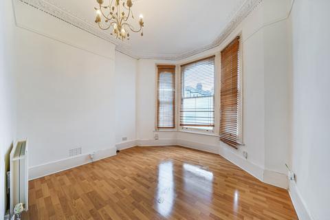 2 bedroom flat for sale, Tregothnan Road, Clapham, London, SW9