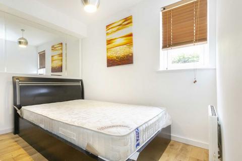 1 bedroom flat to rent, Ringwood Gardens, London E14