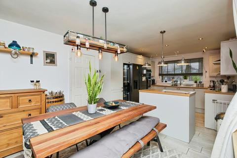 4 bedroom detached house for sale, Cotswold Close, Long Eaton, Nottinghamshire, NG10