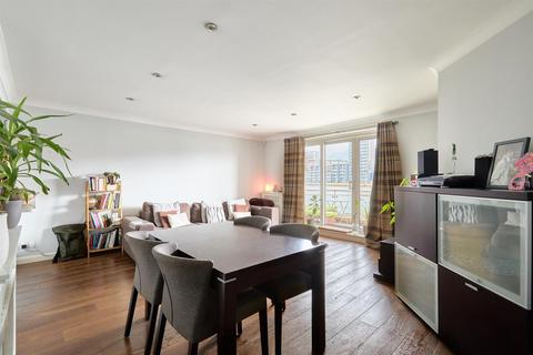 2 bedroom flat for sale, Riverside Plaza, Battersea, SW11