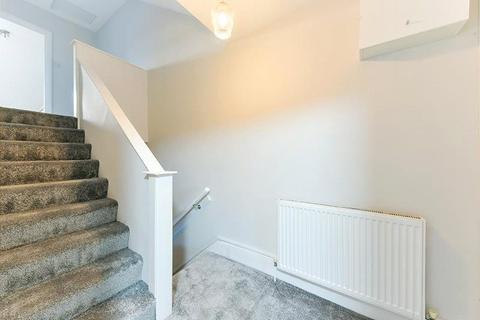 2 bedroom apartment to rent, Lower Richmond Road, London, SW15