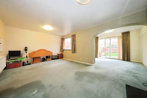 3 bedroom detached house for sale, Abberley Avenue, STOURPORT-ON-SEVERN, Worcestershire, DY13