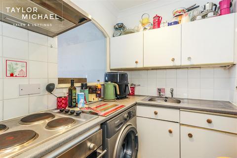 1 bedroom flat to rent, Pavilion Parade, Brighton