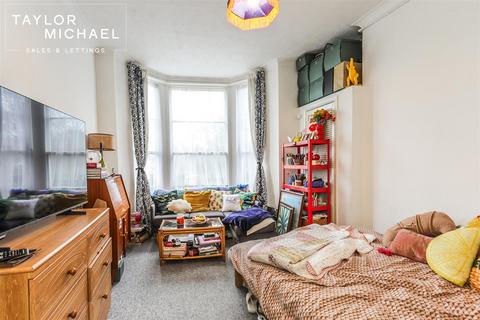 1 bedroom flat to rent, Pavilion Parade, Brighton
