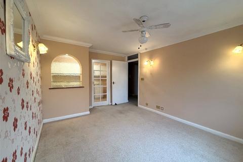 2 bedroom flat for sale, Redditch Road, Kings Norton, Birmingham, West Midlands, B38