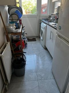1 bedroom in a house share to rent, Crispin Road, Edgware HA8