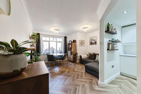 2 bedroom flat for sale, Trinity Court, Wake Green Road, Birmingham, West Midlands, B13