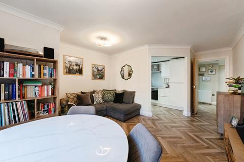 2 bedroom flat for sale, Trinity Court, Wake Green Road, Birmingham, West Midlands, B13