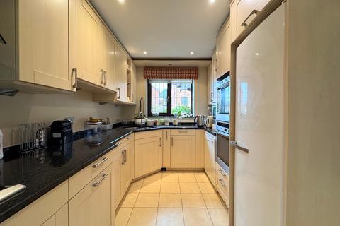 4 bedroom detached house for sale, Priory Field Drive, Edgware, HA8