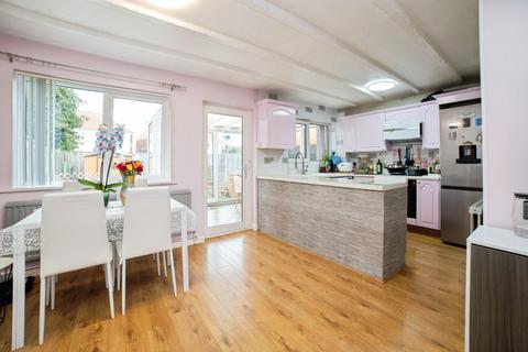 3 bedroom semi-detached house for sale, Minster Close, KIRKBY IN ASHFIELD, Nottinghamshire, NG17