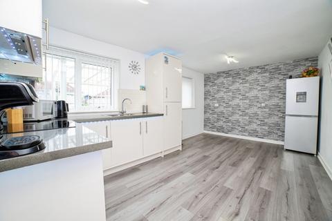 3 bedroom semi-detached house for sale, Southwood Avenue, Sutton-in-Ashfield, Nottinghamshire, NG17