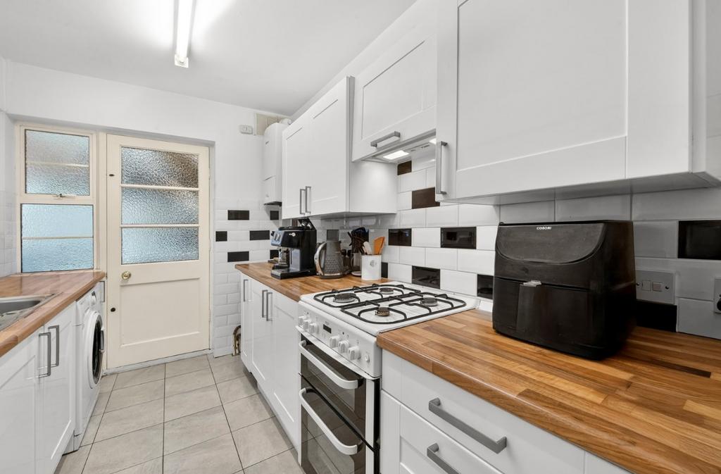 Apartment in East Sheen - View 3