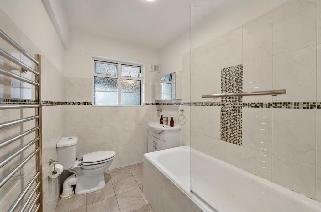 Apartment in East Sheen - View 4