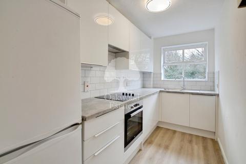 2 bedroom apartment to rent, Hurworth Avenue, Langley SL3