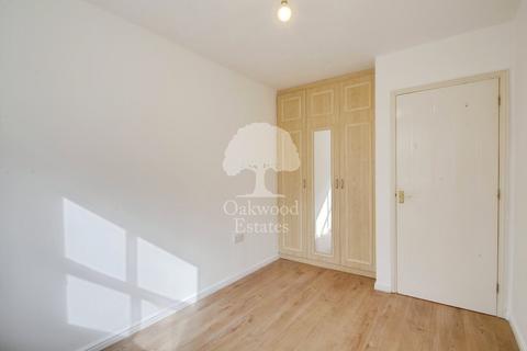 2 bedroom apartment to rent, Hurworth Avenue, Langley SL3