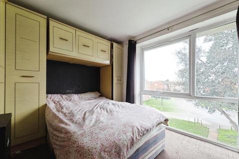 1 bedroom flat for sale, Dellow Close, Ilford, IG2