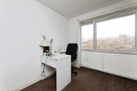 1 bedroom flat for sale, Dellow Close, Ilford, IG2