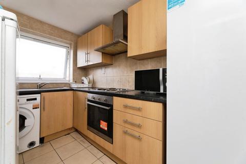 1 bedroom flat for sale, Dellow Close, Ilford, IG2