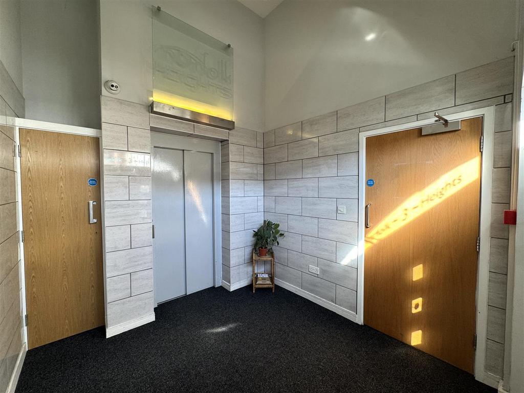 Entrance hall.jpeg